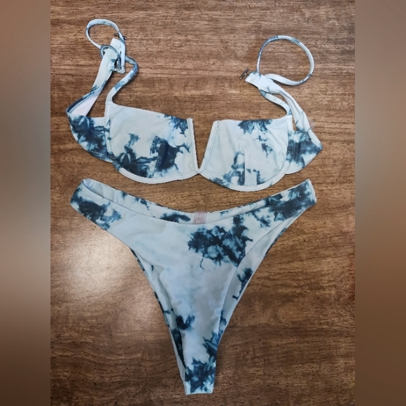 ROMWE Other - ROMWE LARGE WOMEN'S BLUE TIE-DYE SWIMSUIT 🩵💙